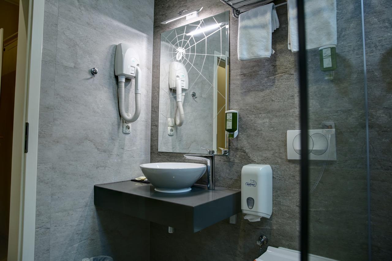 Hotel Gorenje พริสตีนา ภายนอก รูปภาพ