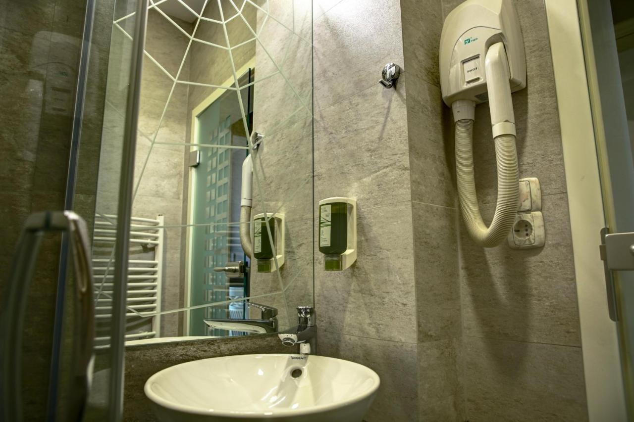 Hotel Gorenje พริสตีนา ภายนอก รูปภาพ